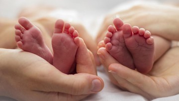 kisah-haru-bunda-melahirkan-bayi-kembar-di-usia-41-th-setelah-8-kali-ivf-dan-5-keguguran