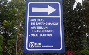 baca-komentar-bahwasanya-air-terjunnya-terbengkalai