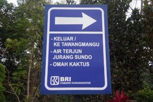 baca-komentar-bahwasanya-air-terjunnya-terbengkalai