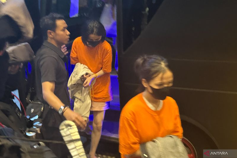 polri-titipkan-320-wna-kasus-judi-online-hayam-wuruk-ke-kemenimipas