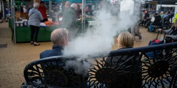 Politik di Balik Sukses Larangan Rokok dan Vape di Inggris