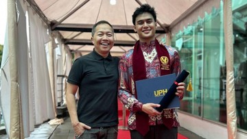 5-potret-syachraafi-putra-sandhy-sondoro-yang-baru-saja-wisuda-dokter-muda