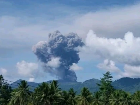 erupsi-gunung-dukono-halmahera,-3-orang-meninggal-dunia-dan-10-korban-luka-luka