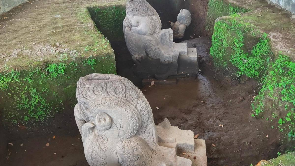menyingkap-adan-adan:-benarkah-“raksasa”-kediri-ini-melampaui-kemegahan-borobudur?