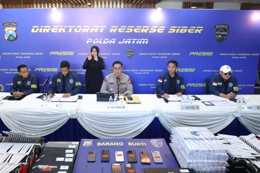 polda-jatim-ungkap-sindikat-penyalahgunaan-data-sim-card-untuk-otp,-tiga-tersangka-ditangkap
