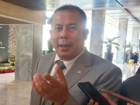 desak-pemerintah-angkat-guru-honorer-jadi-asn,-dpr:-kita-sudah-darurat-guru