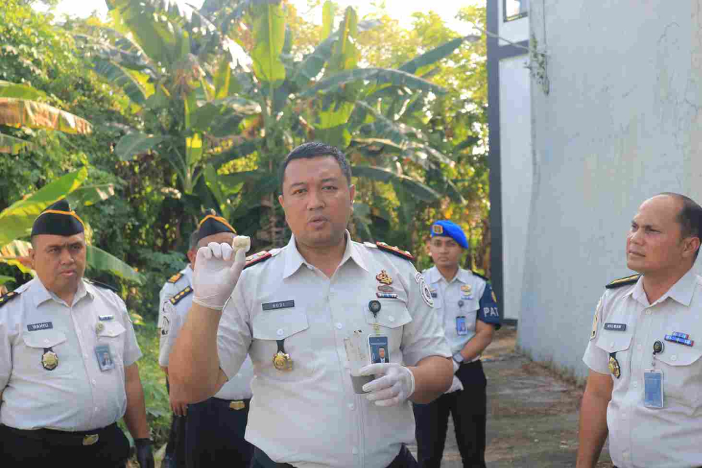 petugas-lapas-pemuda-madiun-gagalkan-upaya-lempar-sabu-dan-ganja-dari-luar-tembok