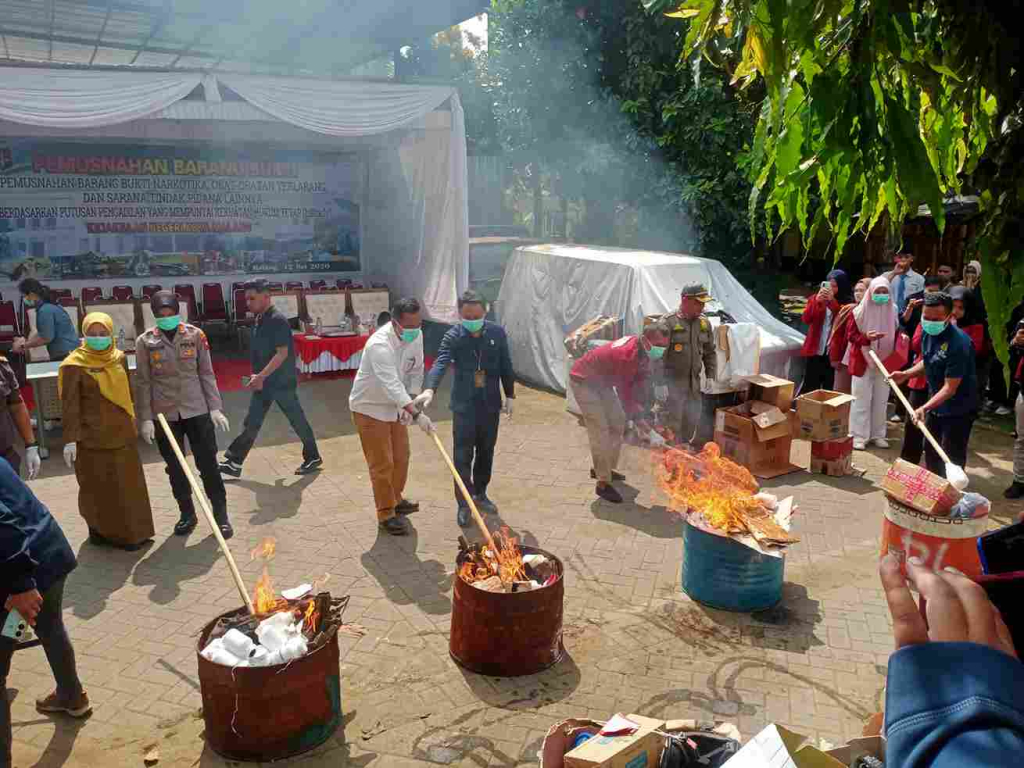 kejari-kota-malang-musnahkan-narkoba-hingga-organ-satwa-liar,-ini-daftarnya