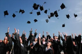 drs-gelar-apa?-arti,-sejarah,-dan-perannya-kini