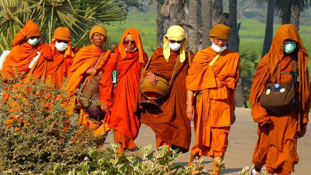 biksu-dari-berbagai-negara-jalan-kaki-ke-borobudur,-apa-sih-tujuannya?