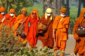 biksu-dari-berbagai-negara-jalan-kaki-ke-borobudur,-apa-sih-tujuannya?