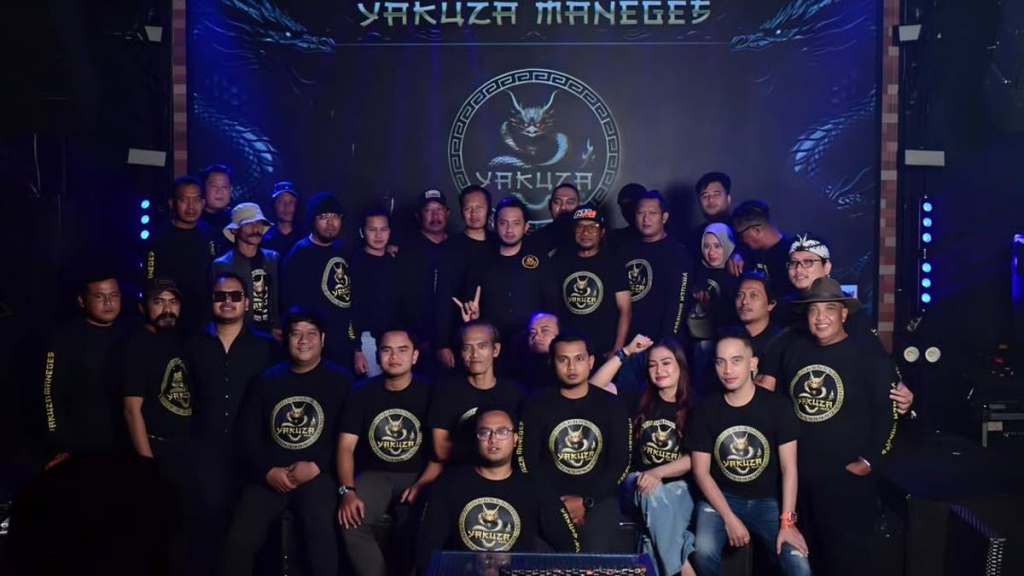 jangan-nilai-buku-dari-sampulnya:-yakuza-versi-lokal-ini-tidak-jahat,-tapi-suka-bantu-warga