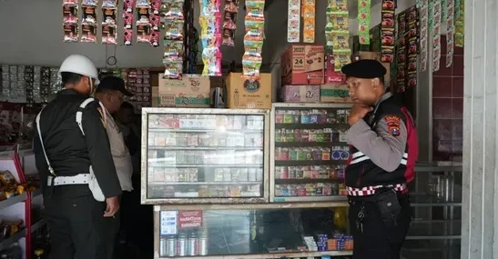 Satpol PP Jombang Bersama Tim Gabungan Amankan 377 Pak Rokok Ilegal