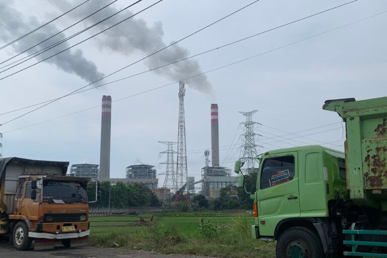 laporan-sebut-krisis-energi-rakyat-buntung,-industri-raup-untung