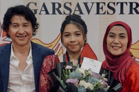 agus-kuncoro-dan-anggia-jelita-dampingi-sang-anak-di-kelulusan-sma,-potretnya-curi-perhatian