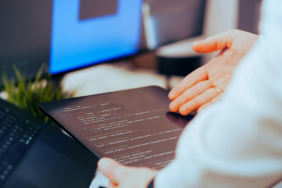 ai-development-partner-untuk-perusahaan-cash-rich-dan-ambisi-dominasi-digital
