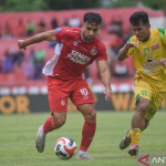 semen-padang-fc-kalah-telak-dari-persebaya-0-7