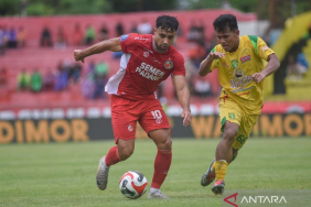 semen-padang-fc-kalah-telak-dari-persebaya-0-7