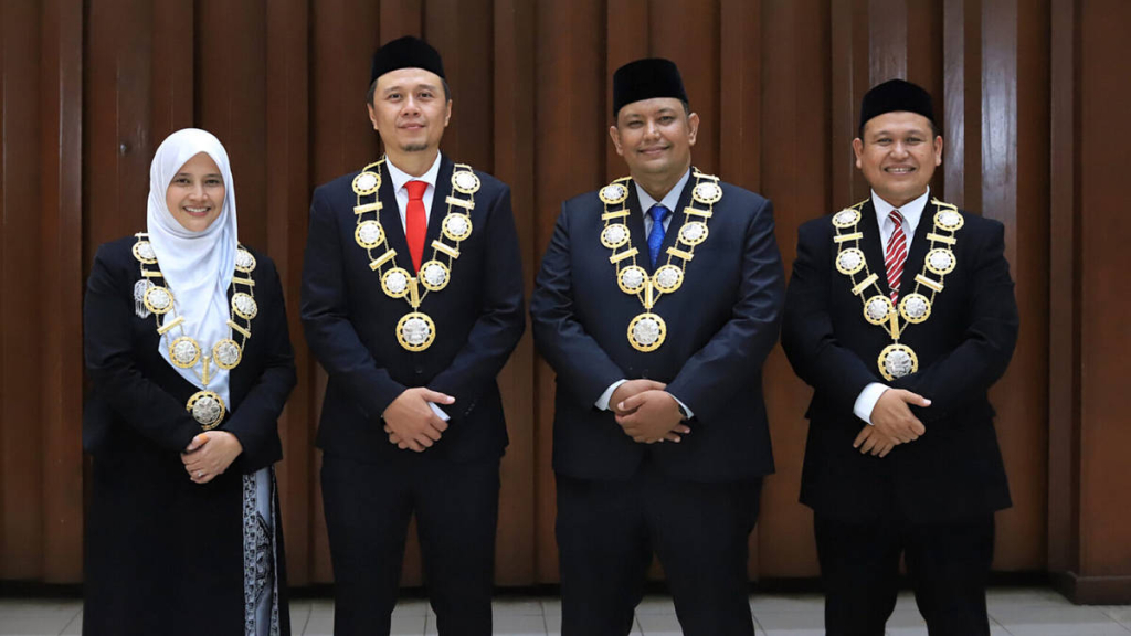 usk-pecah-telur:-rina-oktari-disebut-jadi-perempuan-pertama-yang-duduk-di-kursi-wakil-rektor