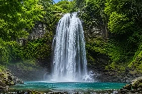 tersesat-di-bawah-air-terjun
