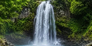 tersesat-di-bawah-air-terjun