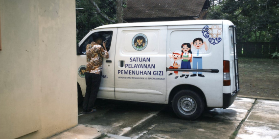 Darurat krisis: Pemerintah perlu dan bisa memangkas anggaran MBG hingga Rp200 triliun