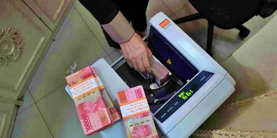 dolar-as-perkasa,-rupiah-ditutup-loyo-ke-level-rp17.680