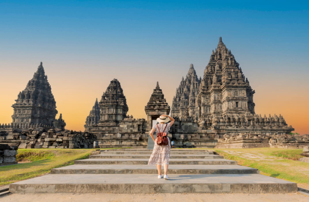 solo-traveling-vs-group-tour:-mana-yang-lebih-worth-it-di-jogja?