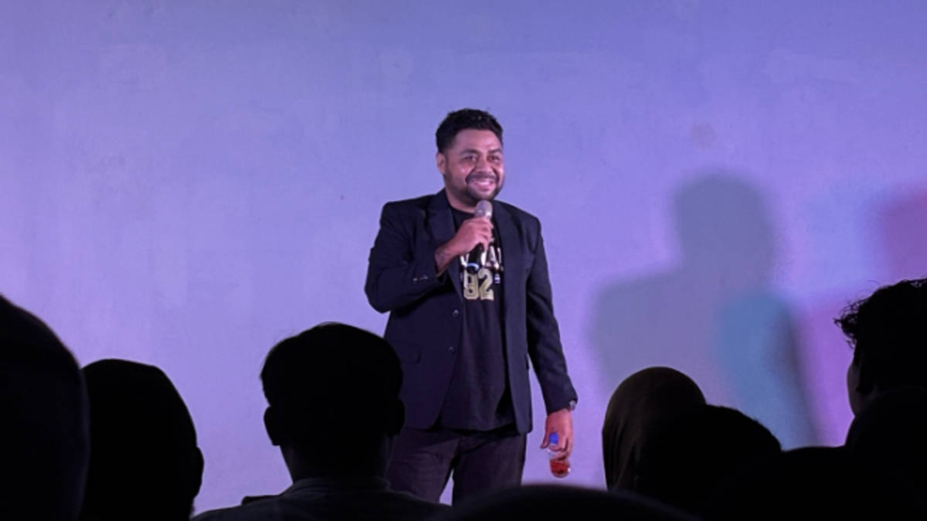 tur-stand-up-komedi-“lewat-belakang-x-aman-ya?”-sukses-menghibur-jakarta