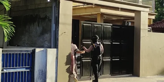 KPK Datangi Rumah Warga Pacitan, Pengamanan Sangat Ketat