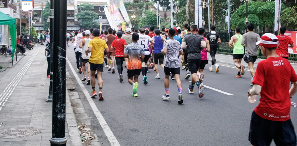 bukan-sekadar-tren:-bagaimana-perubahan-iklim-dan-pengaruh-‘runfluencer’-mengancam-hobi-lari-kita?
