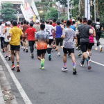 bukan-sekadar-tren:-bagaimana-perubahan-iklim-dan-pengaruh-‘runfluencer’-mengancam-hobi-lari-kita?