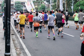 bukan-sekadar-tren:-bagaimana-perubahan-iklim-dan-pengaruh-‘runfluencer’-mengancam-hobi-lari-kita?