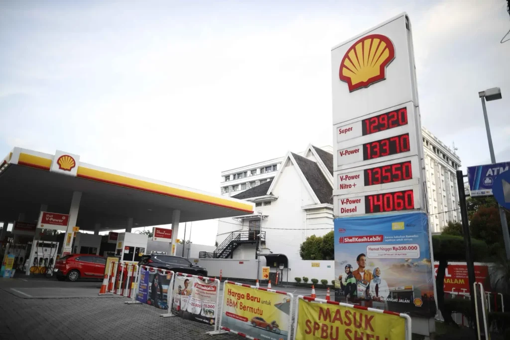 alarm-baru-pasar-minyak-dunia,-iea-sebut-cadangan-komersial-menyusut-cepat