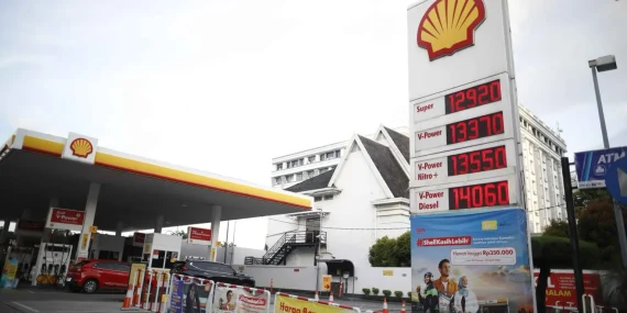 alarm-baru-pasar-minyak-dunia,-iea-sebut-cadangan-komersial-menyusut-cepat