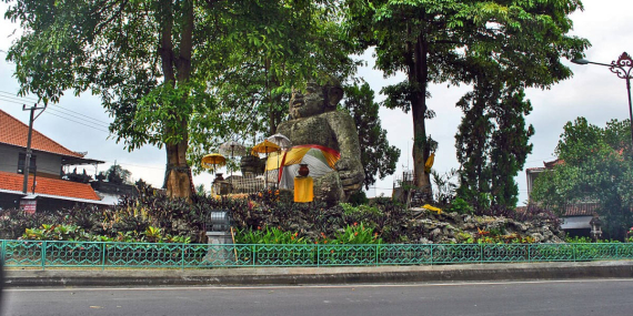 mitos-patung-bayi-sakah-di-gianyar-bali,-bisa-menangis-dan-menoleh-di-malam-hari