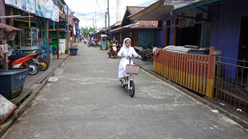 belajar-dari-asmat:-ketika-kendaraan-listrik-jadi-kebutuhan,-bukan-sekadar-tren