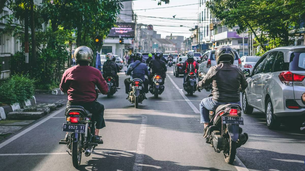 jadi-salah-satu-yang-terbanyak-di-dunia,-ini-alasan-orang-indonesia-“ketergantungan”-motor