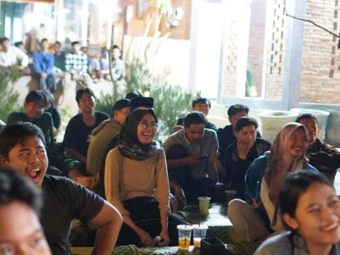 komika-rembang-bangun-solidaritas-dan-kritik-sosial-lewat-stand-up-comedy