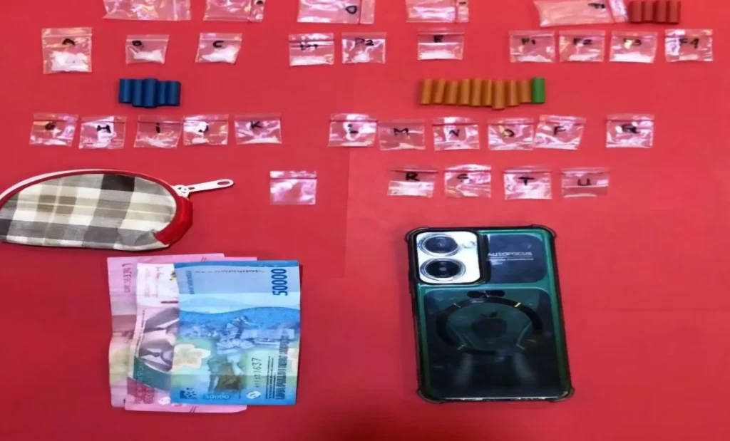 pengedar-sabu-di-pesisir-pasuruan-dibekuk,-polisi-sita-25-klip
