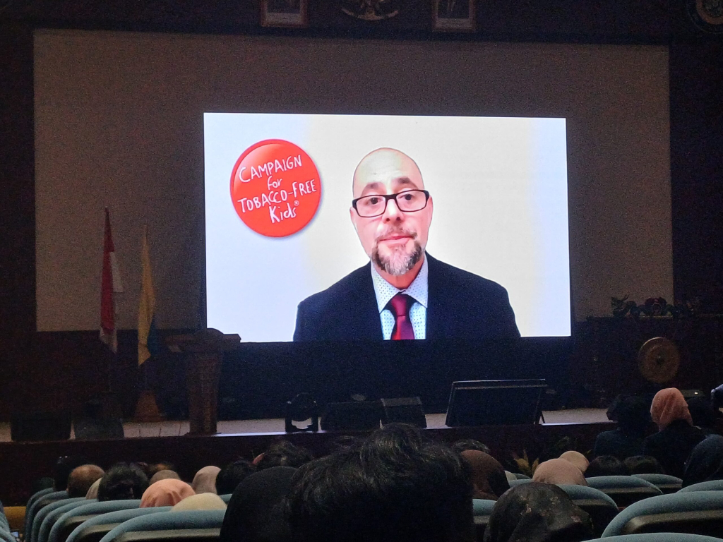 indonesia-hadapi-tantangan-kesehatan-masyarakat-kritis,-anak-muda-ditarget-industri-rokok