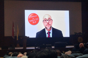 indonesia-hadapi-tantangan-kesehatan-masyarakat-kritis,-anak-muda-ditarget-industri-rokok