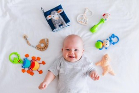 10-mainan-bayi-3-bulan-untuk-melatih-sensorik-dan-motorik