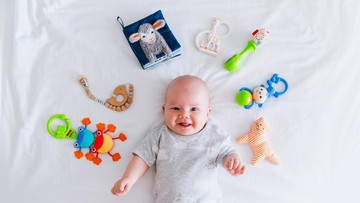 10-mainan-bayi-3-bulan-untuk-melatih-sensorik-dan-motorik