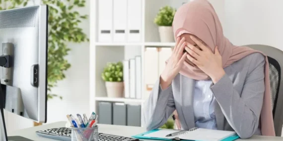 Istri Bekerja dan Suami Mengurus Rumah: Bolehkah dalam Islam?