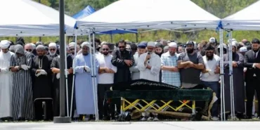 ribuan-warga-gelar-salat-jenazah-untuk-tiga-korban-penembakan-di-masjid-san-diego