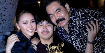 momen-ultah-ke-17-ivan-anak-semata-wayang-inul-daratista-dan-adam-suseno,-tak-mau-pesta-heboh
