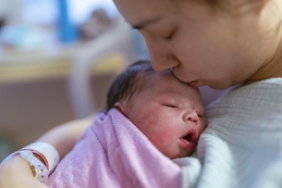 divonis-kritis-sejak-lahir,-bayi-ini-berhasil-bertahan-berkat-perjuangan-sang-bunda