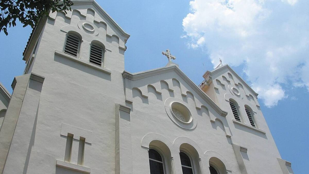 gereja-santo-antonius-purbayan:-tempat-pembaptisan-slamet-riyadi-yang-dibangun-dari-hasil-undian