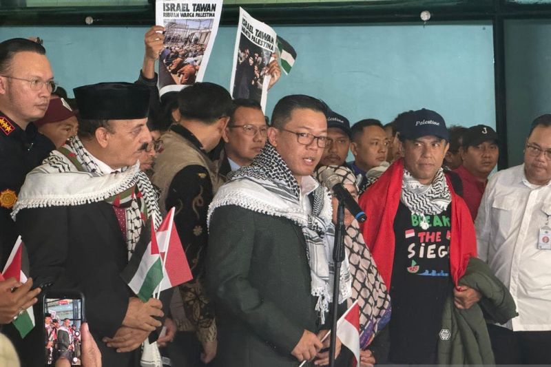 sambut-kepulangan-wni,-menlu-ri-kecam-pencegatan-kapal-gsf-oleh-israel